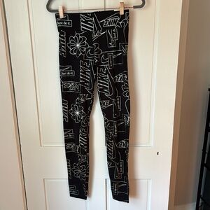 NWT Nike print nine leggings.